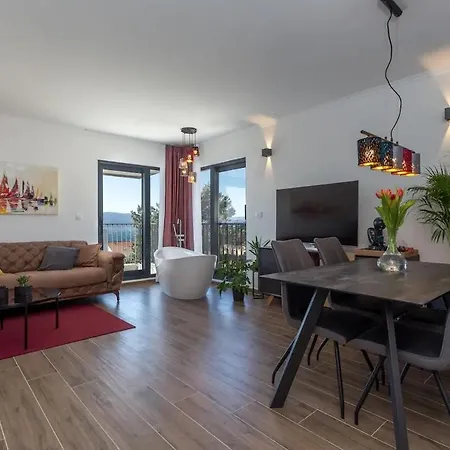 In With Sea View, Balcony, Air Conditioning, Wifi 5127-1 *